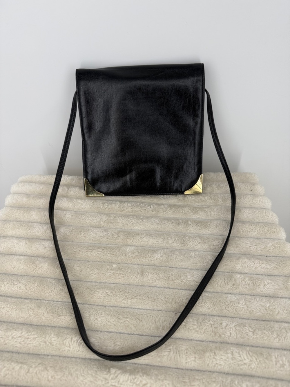 Vtg Markay Black Leather Crossbody Bag with Gold Corner Accents